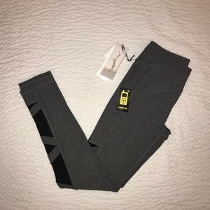Gottext Capri Leggings with Phone Pocket || Size S